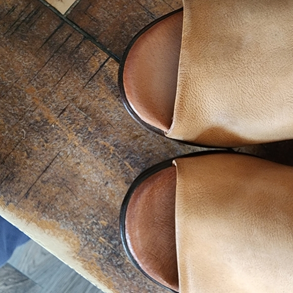 Miz Mooz Leather Platform Wedge supple leather sandle for all day comfort - Picture 3 of 5